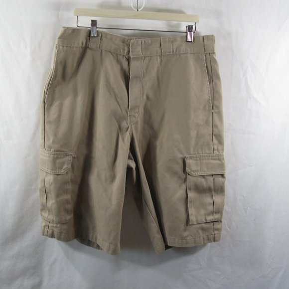 Dickies Shorts Dickies Loose Fit Cargo Shorts Size 36 X 5 Gently Worn Poshmark